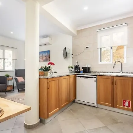 Komfortables Haus Mit Sonnenterrassen & Meerblick Prázdninový dům *