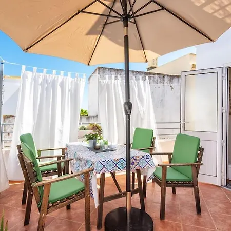 Dom wakacyjny Komfortables Haus Mit Sonnenterrassen & Meerblick Olhão